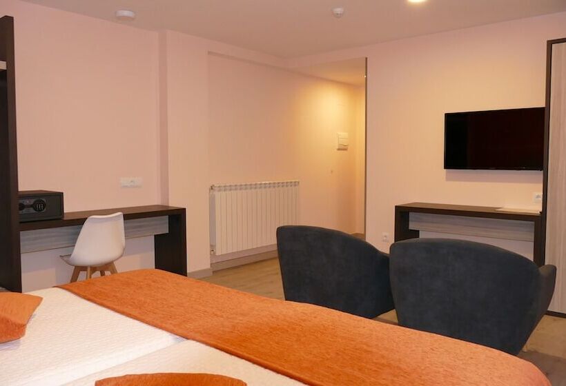 فندق Rural El Nido De Pinares