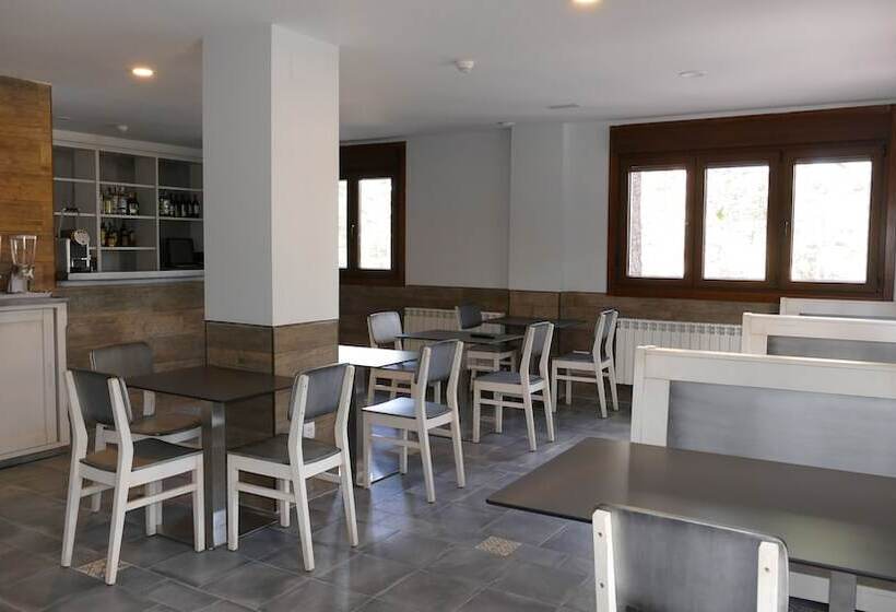 فندق Rural El Nido De Pinares