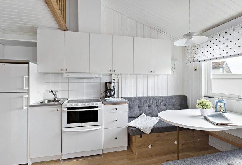 Отель First Camp Solvik Kungshamn