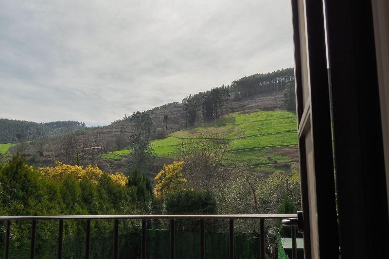 בית מלון כפרי Posada Y Apartamentos Trebuesto De Guriezo