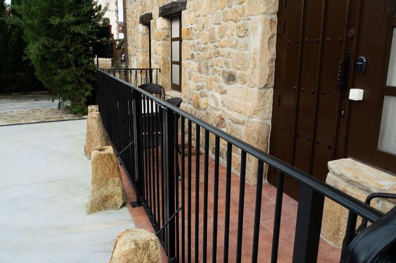 בית מלון כפרי Posada Y Apartamentos Trebuesto De Guriezo