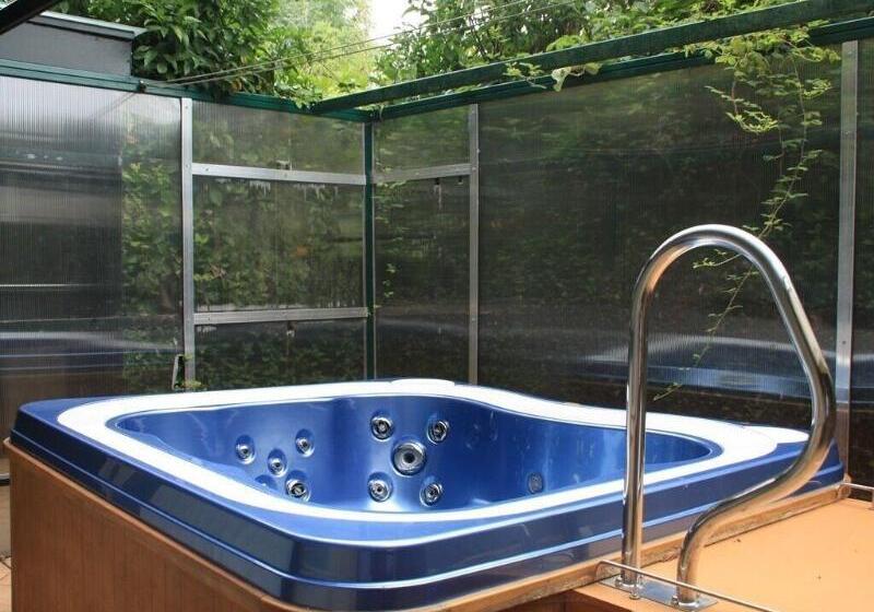 בית מלון כפרי Posada Y Apartamentos Trebuesto De Guriezo