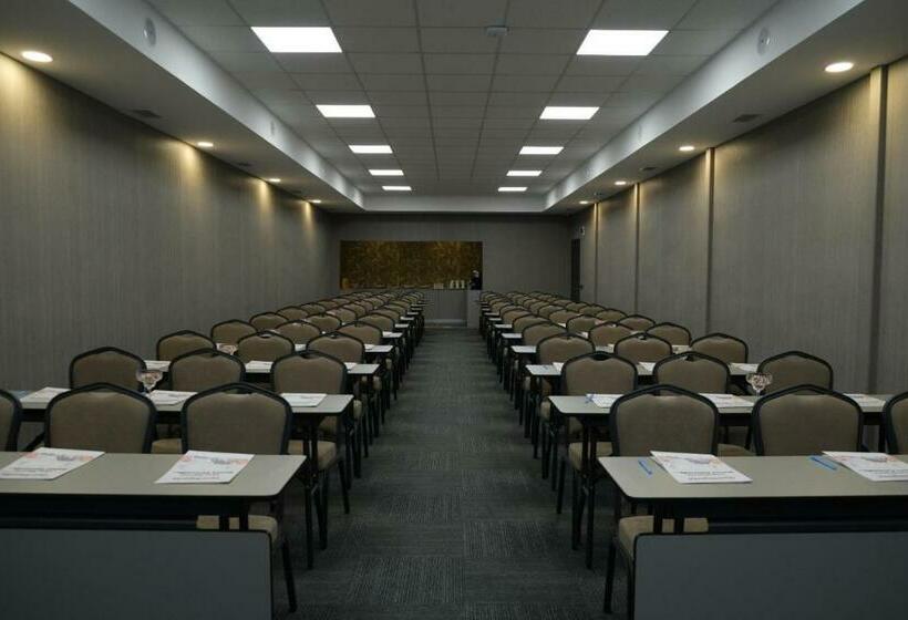 Ucar Royal Hotel Ve Konferans Salonu