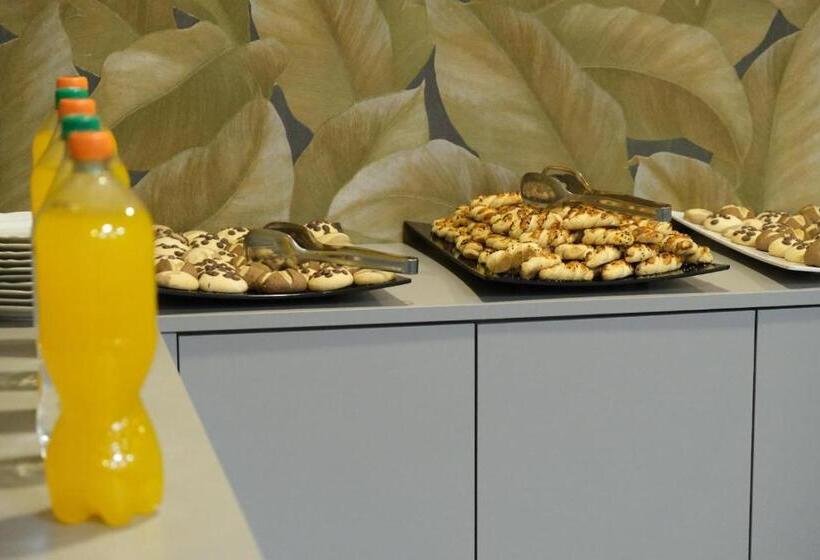 Ucar Royal Hotel Ve Konferans Salonu