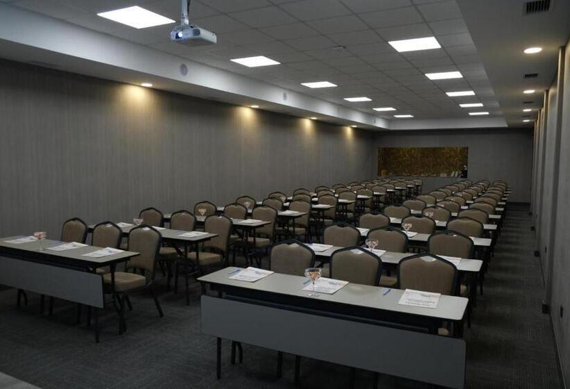 Ucar Royal Hotel Ve Konferans Salonu