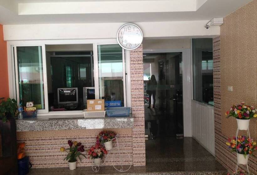 בית מלון כפרי Yaowamal Apartment