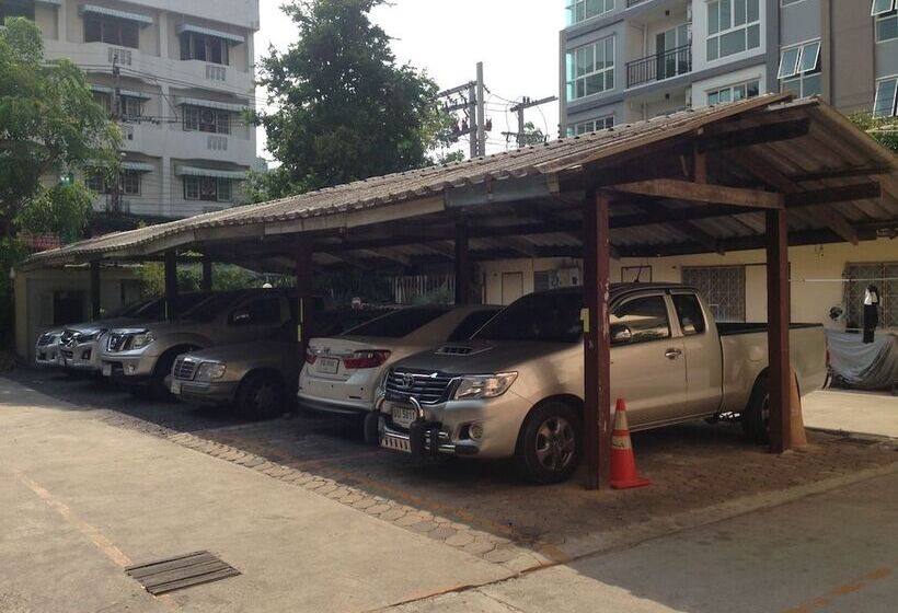 בית מלון כפרי Yaowamal Apartment