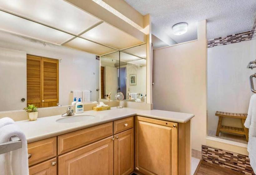 Lahaina Roads 309 By Redawning