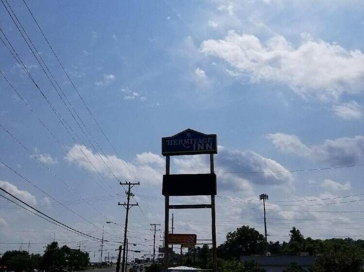 فندق على الطريق Hermitage Inn