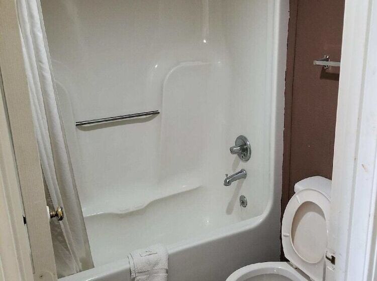 فندق على الطريق Hermitage Inn