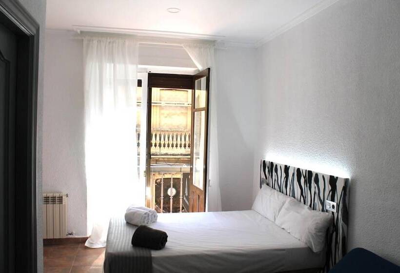 پانسیون Alevia