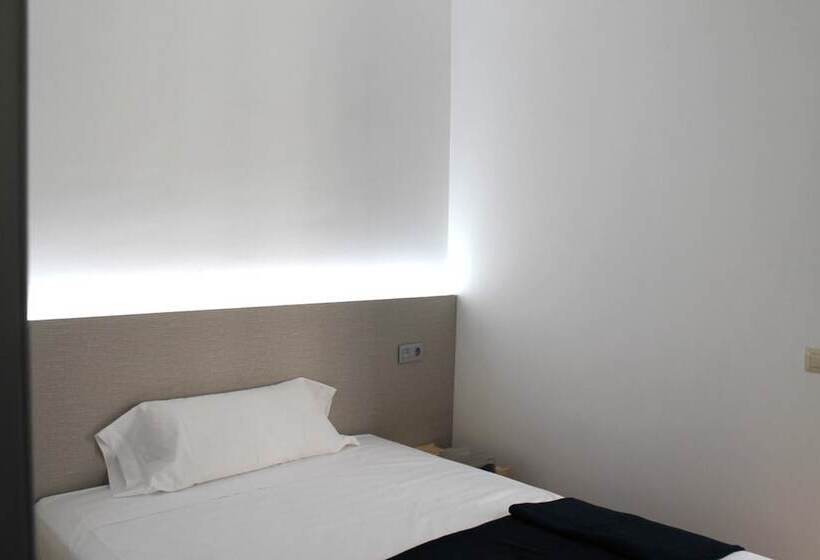 پانسیون Alevia