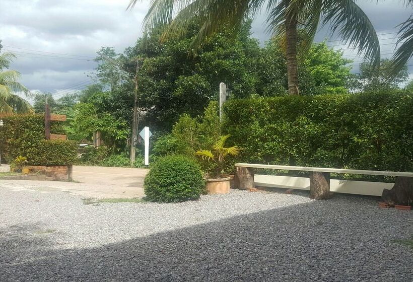 פנסיון Charlee House