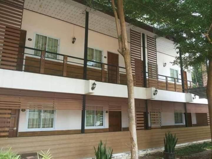 פנסיון Charlee House