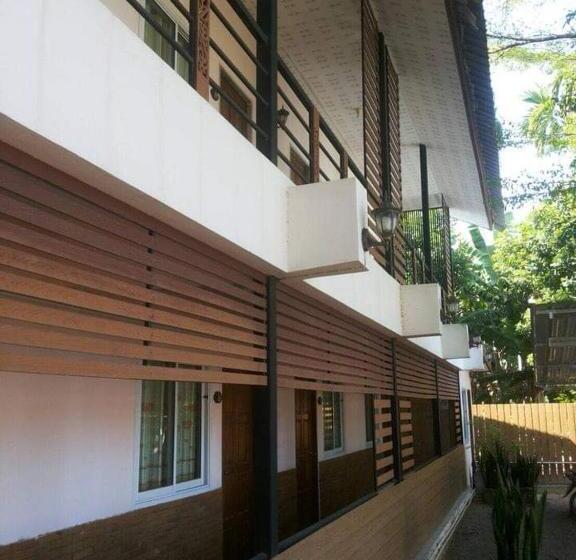 פנסיון Charlee House