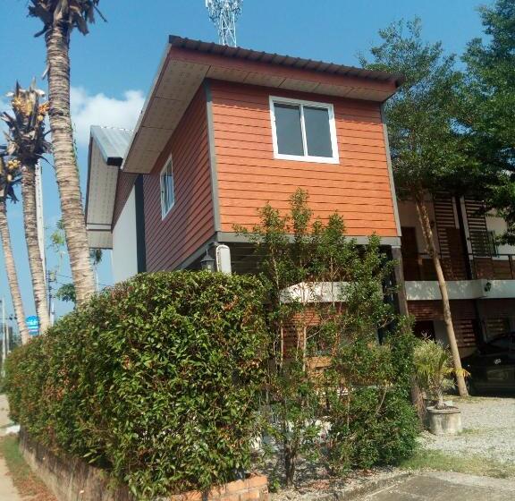 פנסיון Charlee House