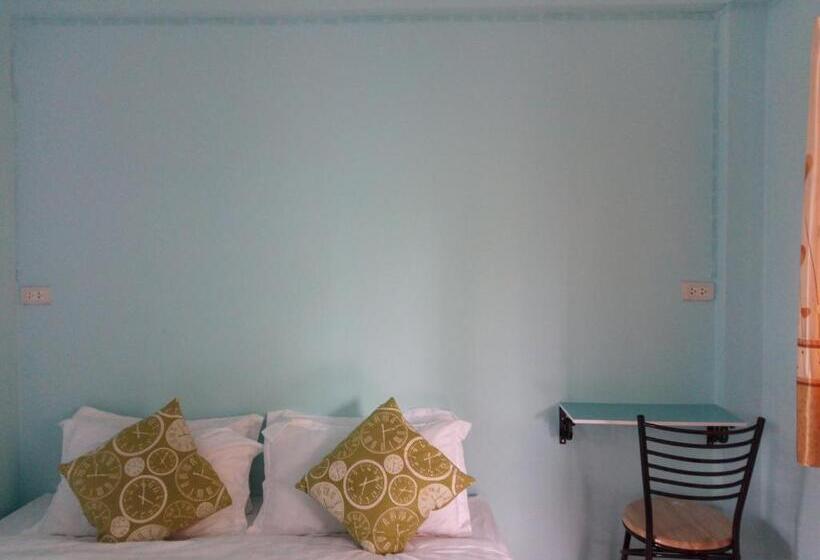 פנסיון Charlee House