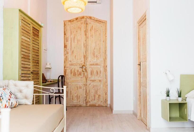 بنسيون Ottoh Charm Stay