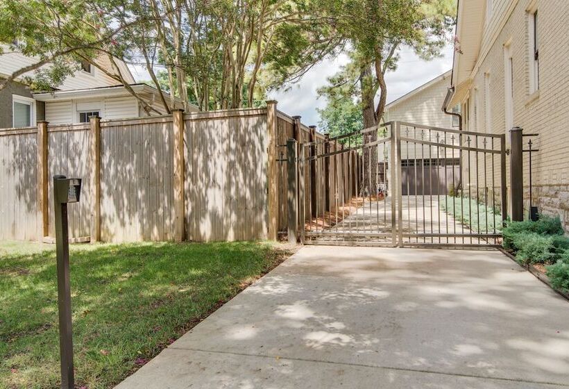 تختخواب و صبحانه Caroline House Nashville Historic Inn