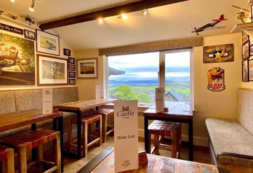مبيت وإفطار Castle Cottage Inn