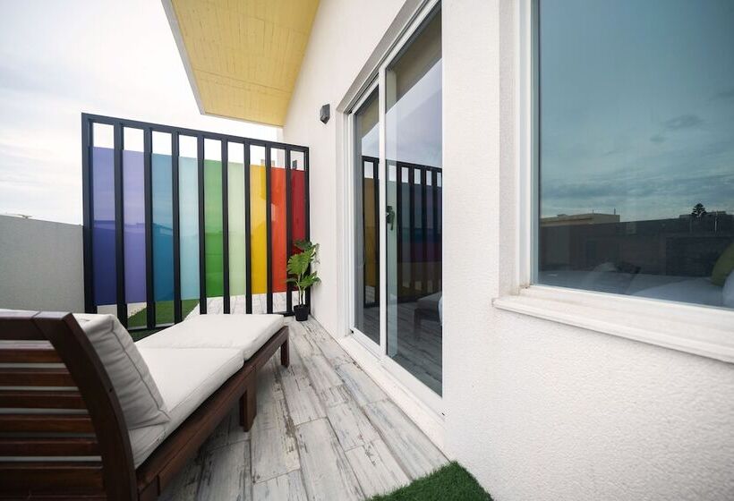 تختخواب و صبحانه Color Coral Boutique