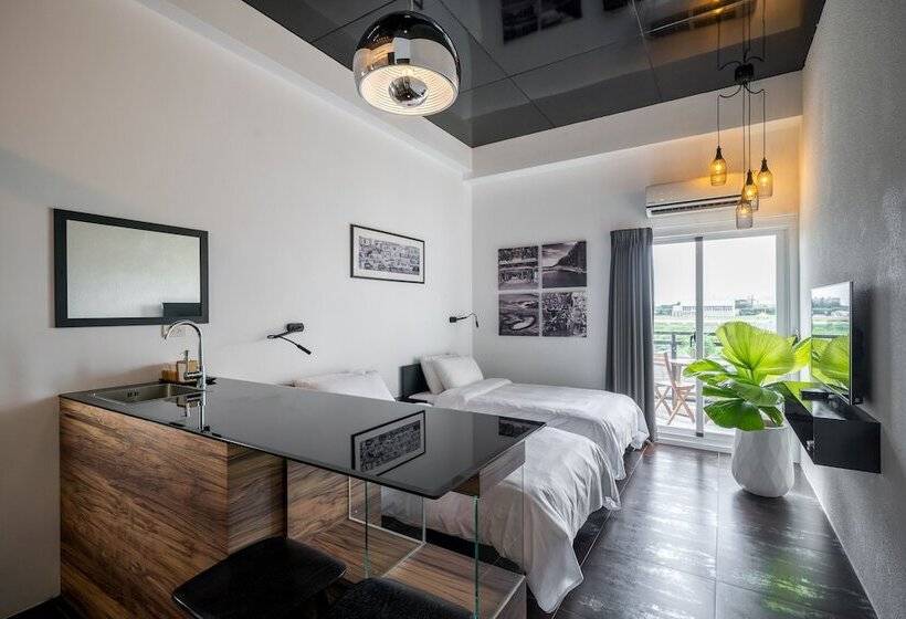 تختخواب و صبحانه Color Coral Boutique