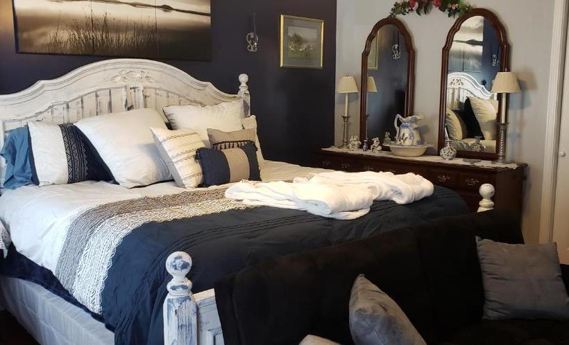 민박 Cottage By The Castle