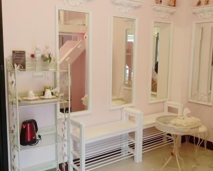 تختخواب و صبحانه Dancedoll House