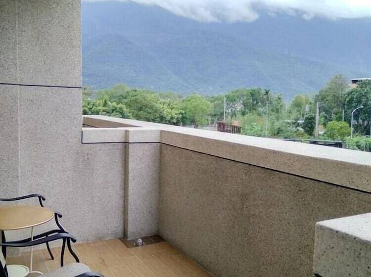 تختخواب و صبحانه Dancedoll House