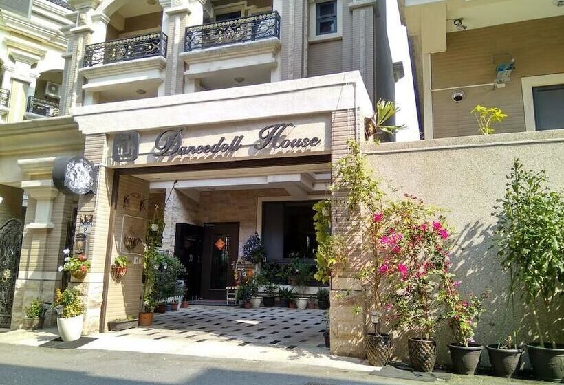 تختخواب و صبحانه Dancedoll House