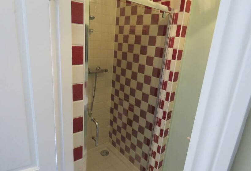 민박 Little Mollington Hall