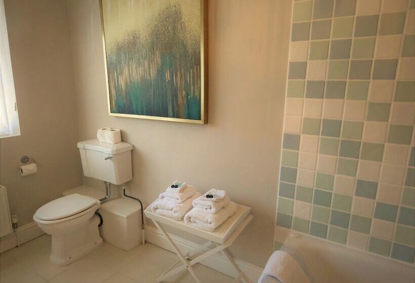 민박 Little Mollington Hall