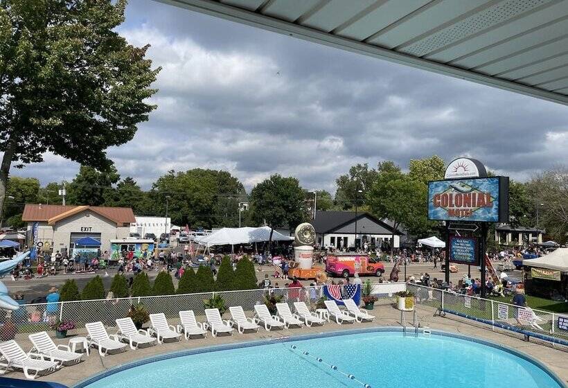 Colonial Motel