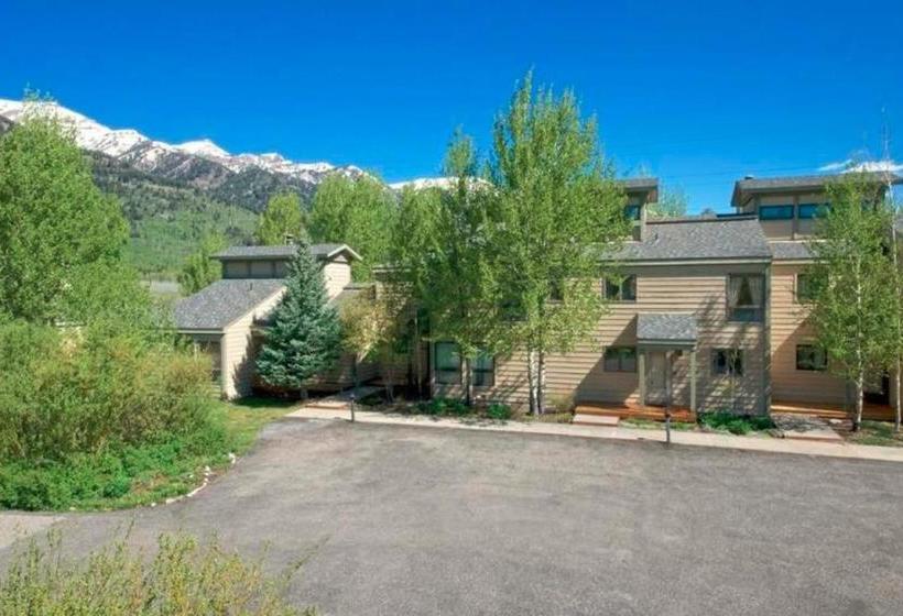 Cove By Jhrl  In Wilson