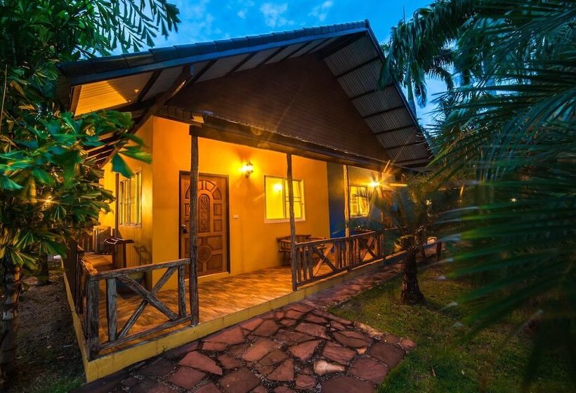 בית מלון כפרי Baanboonpetch Resort