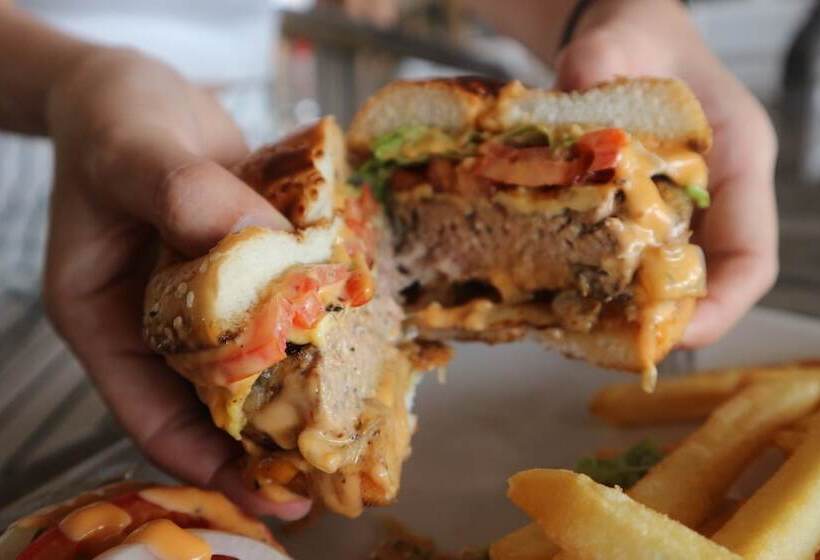 בית מלון כפרי Baanboonpetch Resort