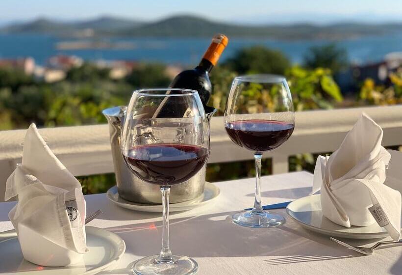 ホテル Cunda Pur Beyaz