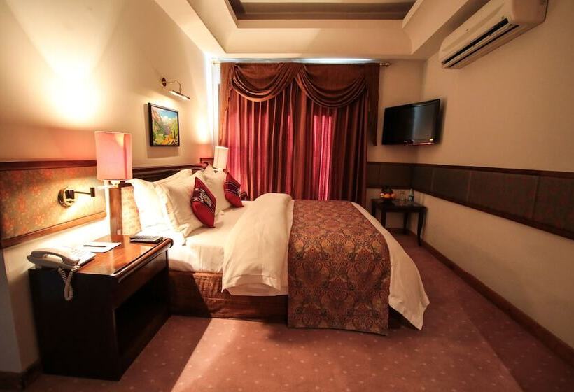 هتل Khorog Serena Inn