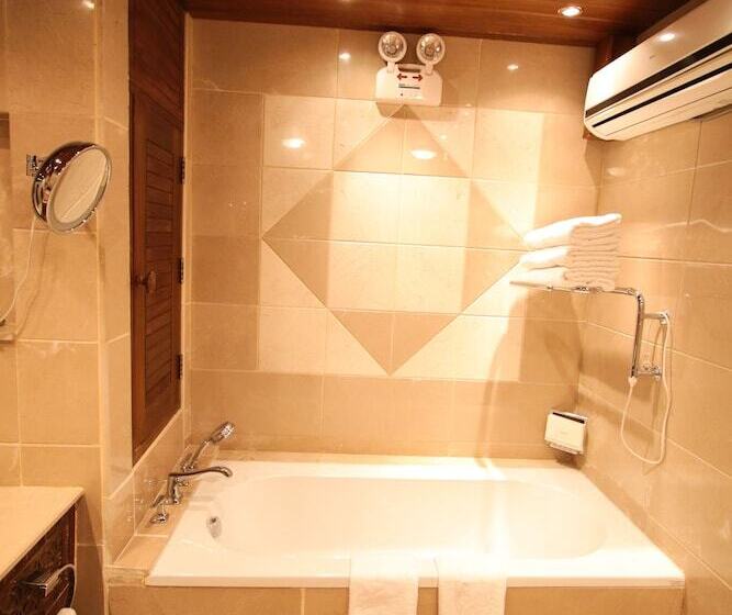 هتل Khorog Serena Inn