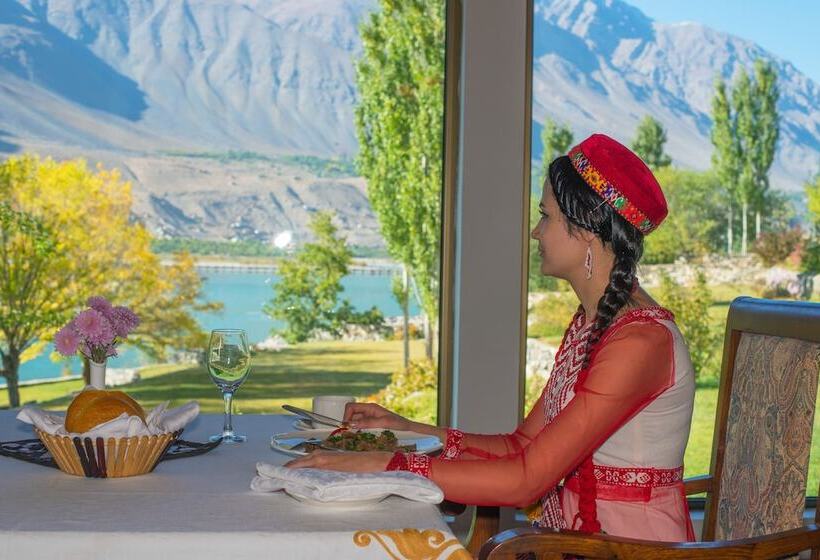 هتل Khorog Serena Inn