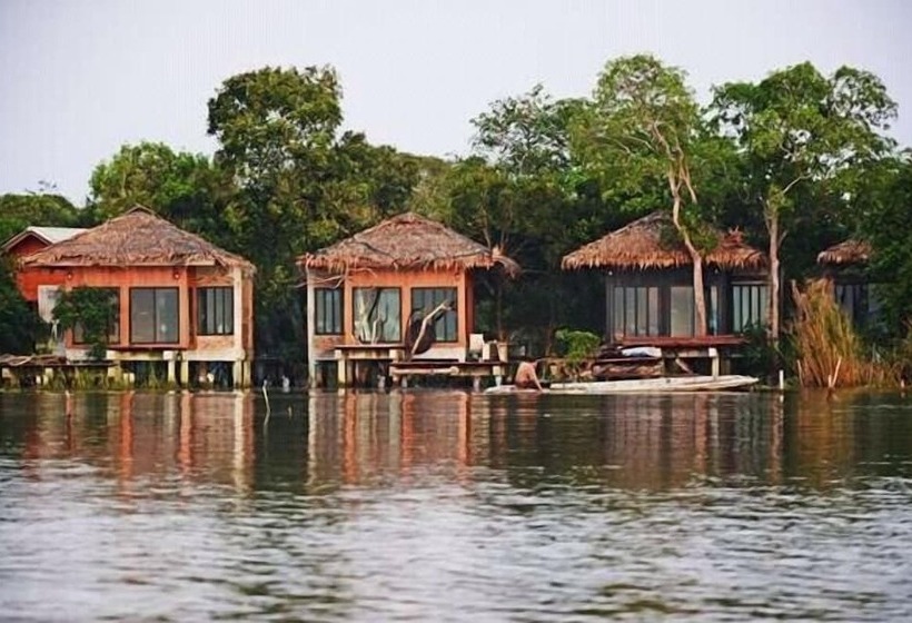 Hotel Lake House