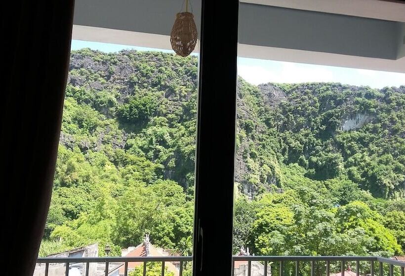 هتل Limestone View Homestay