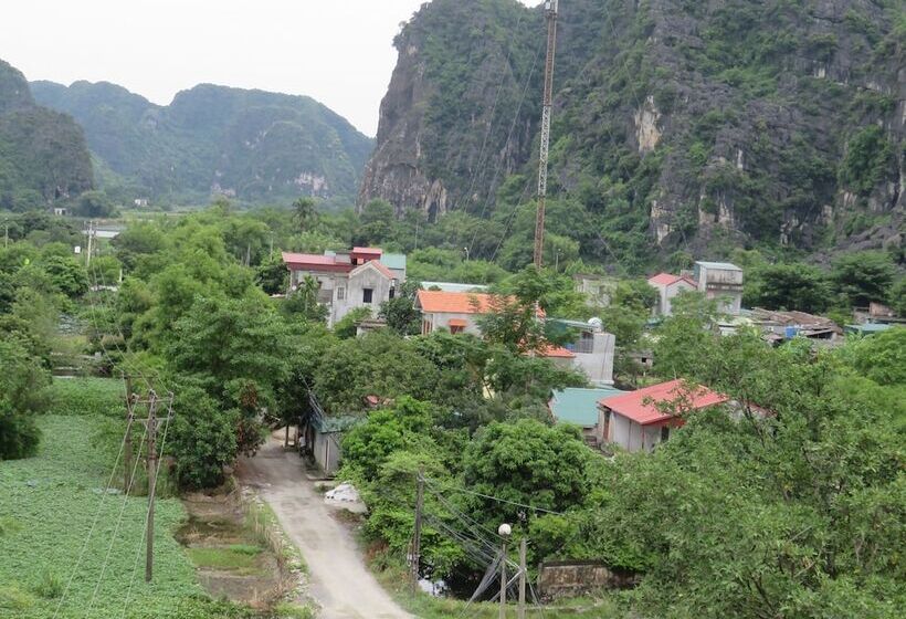 هتل Limestone View Homestay