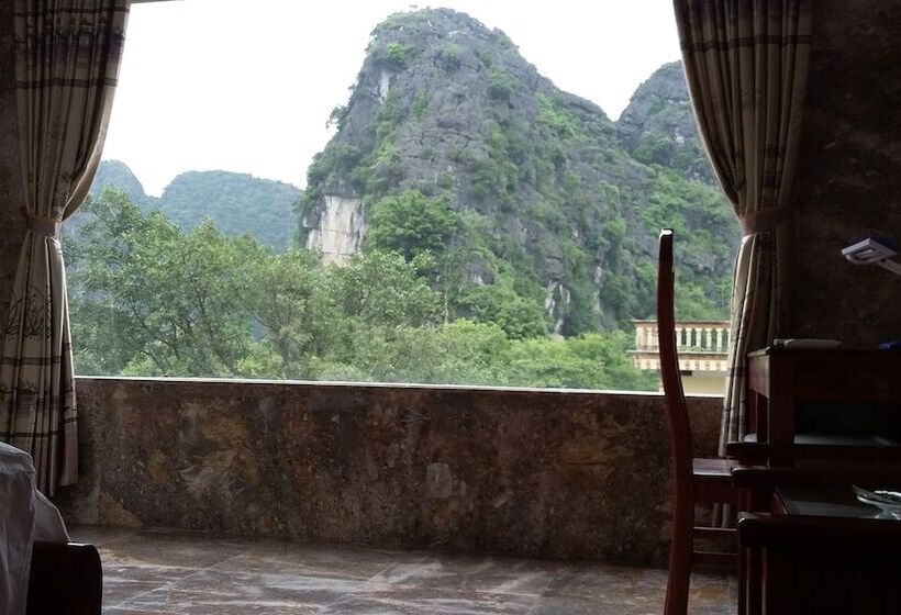 هتل Limestone View Homestay