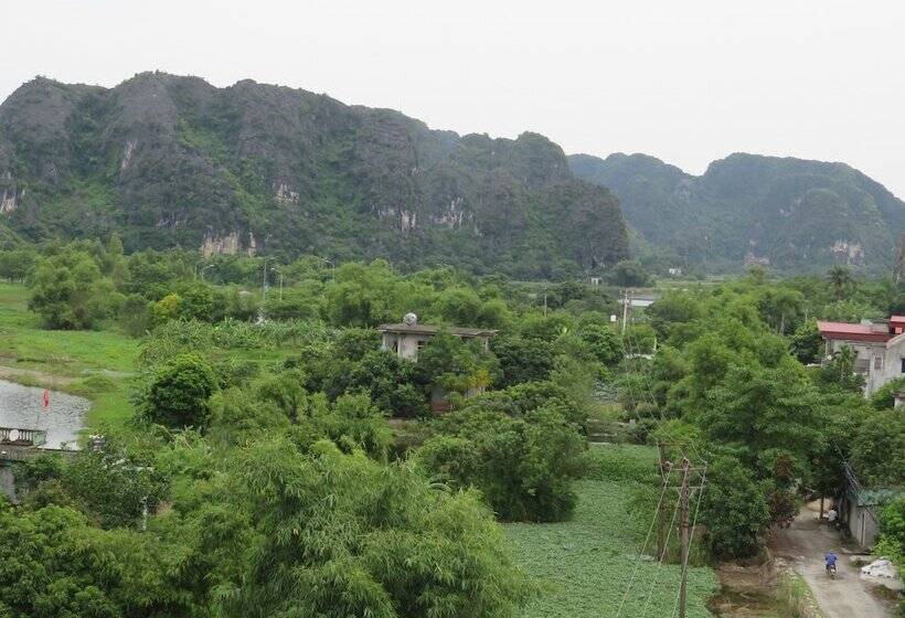 هتل Limestone View Homestay