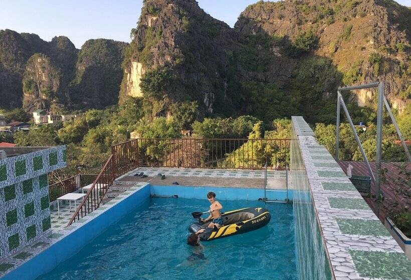 هتل Limestone View Homestay