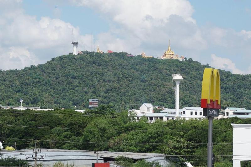 Отель Maihom Resort Dechatiwong Bridge