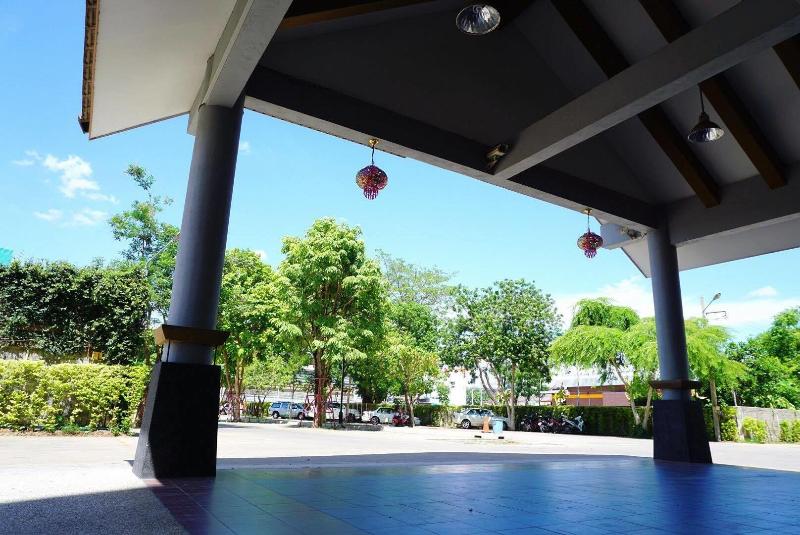 Отель Maihom Resort Dechatiwong Bridge