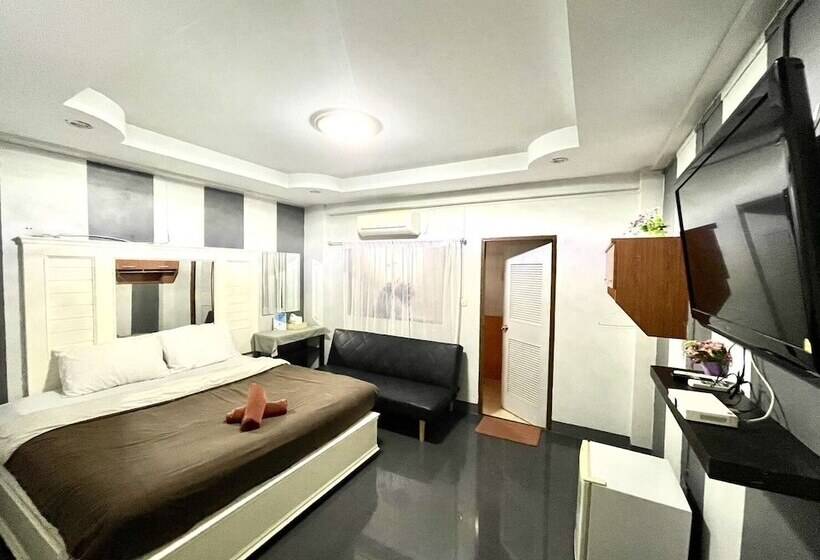 فندق Nuttasit Apartment