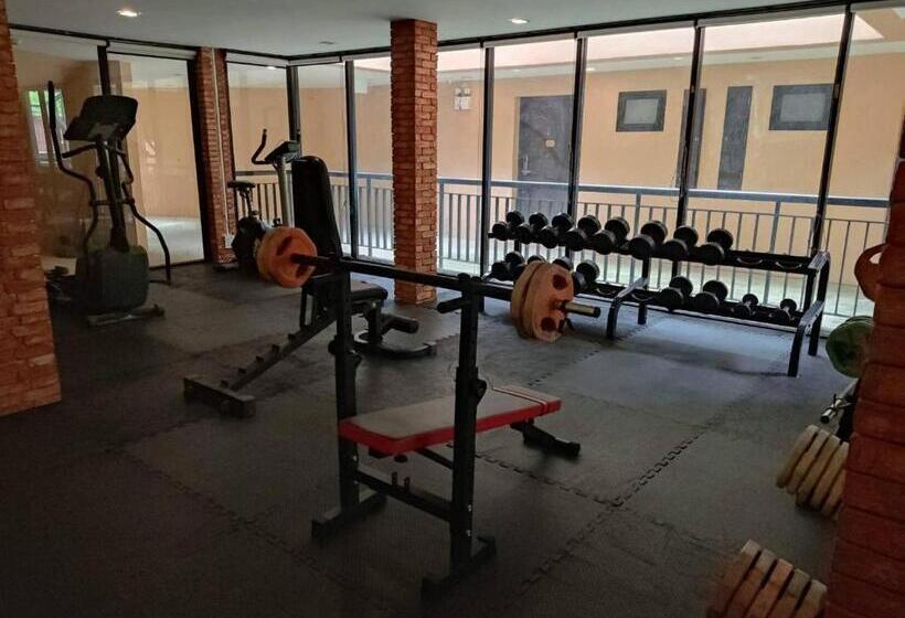 فندق Studio Apartments On A Hill